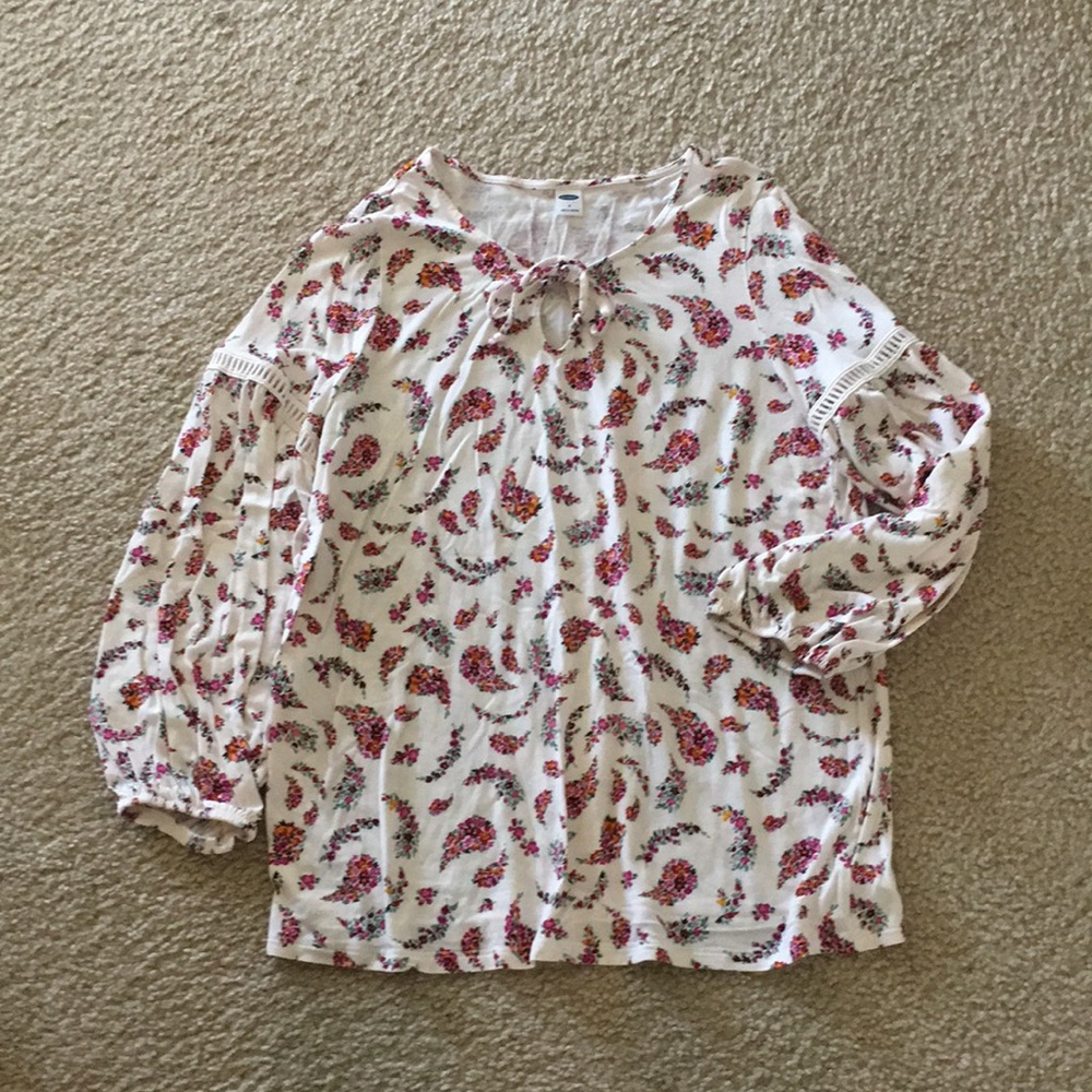 Fall floral 3/4 sleeve keyhole top